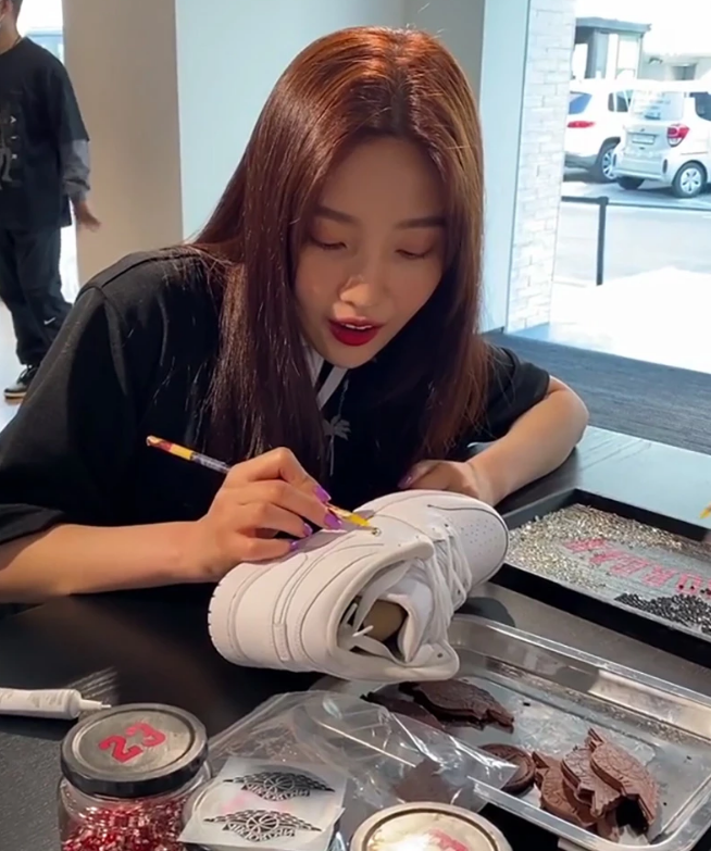출처: 레드벨벳 조이 인스타그램