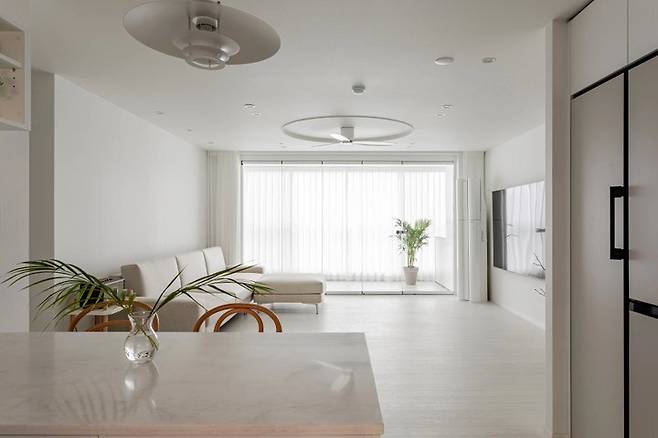 출처: <조명> 정보 보러가기 (▲이미지 클릭)