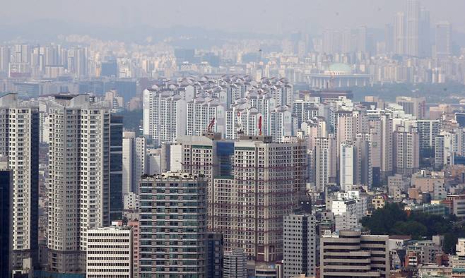 23일 서울 남산에서 바라본 서울 시내 아파트 단지의 모습. 연합뉴스