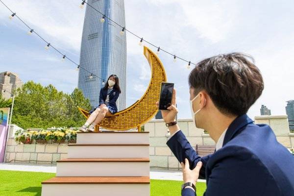 워너비 백설공주의 성 초승달 포토존