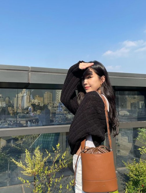 Son Na-eun has reported on his recent situation.On the 23rd, Son Na-eun posted several photos on his Instagram.In the photo, Son Na-eun took pictures in various poses at the rooftop of the building; Son Na-eun showed a neat daily look by matching cardigans to a sleeveless mat.Also Son Na-eun showed off his Luxury S line with a slender, slender figure, the subtle smile also made fans feel heartwarming.On the other hand, Apink Park Chan-long, Yoon Bomi, Jung Eun-ji, Kim Nam-ju and Oh Ha-young signed a contract with their agency PlayM Entertainment, and Son Na-eun agreed not to renew the contract.And set up a bird nest in YG Entertainment. JTBCs new drama Human Disqualification was chosen as its next film