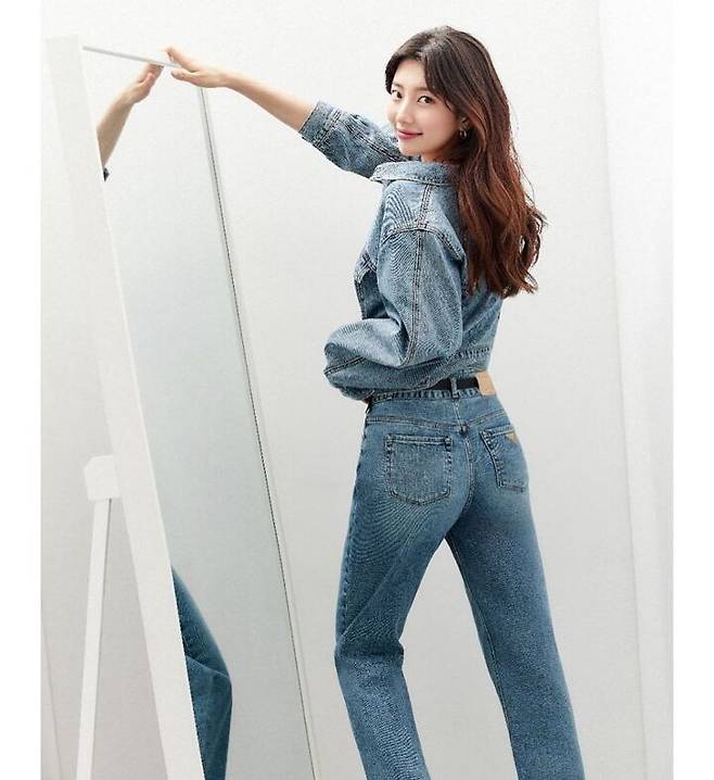 출처: 수지 인스타그램(@skuukzky)