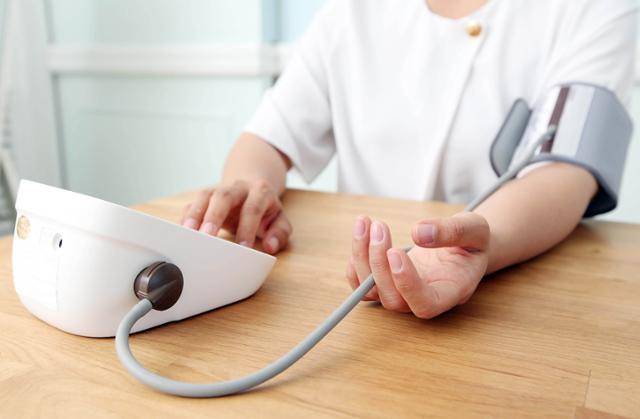 우리나라 고혈압 환자 가운데 40% 정도만이 혈압을 꾸준히 재는 것으로 나타났다. 게티이미지뱅크
