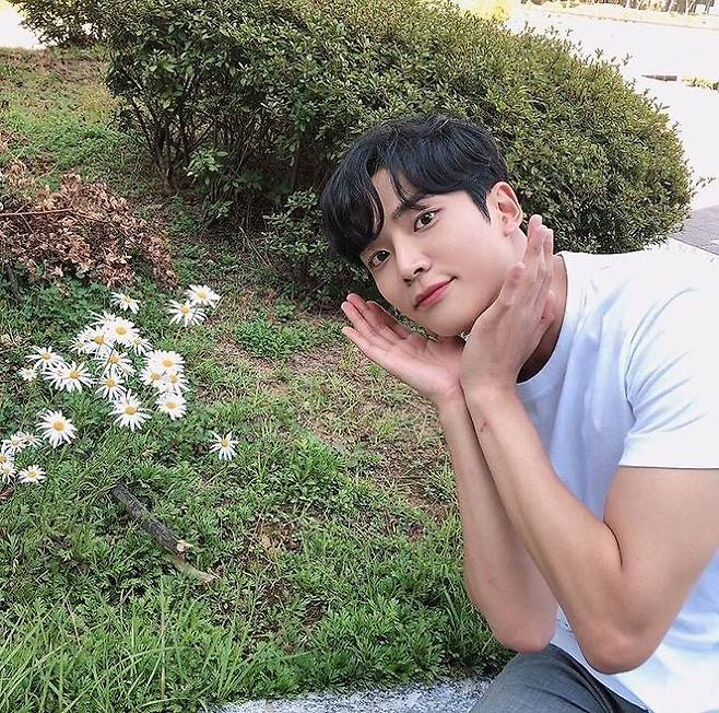 출처: 로운 인스타그램