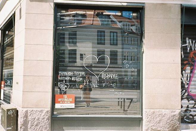 출처: 수지 인스타그램(@skuukzky)