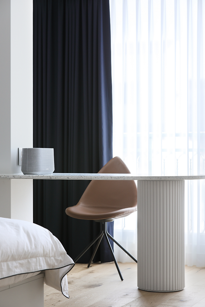 출처: <커튼><의자> 제품 정보 보러가기 (▲이미지 클릭)