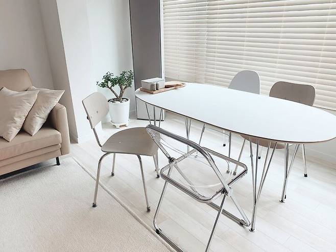 출처: <의자> 정보 보러가기 (▲이미지 클릭)