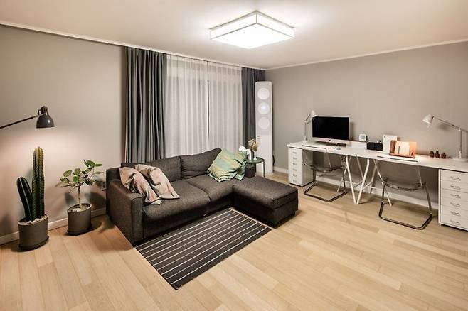 출처: <책상> 정보 보러가기 (▲이미지 클릭)