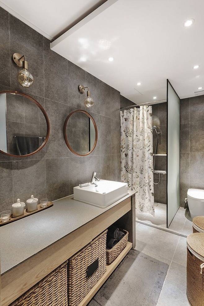 출처: <거울> <벽조명> 정보 보러가기 (▲이미지 클릭)