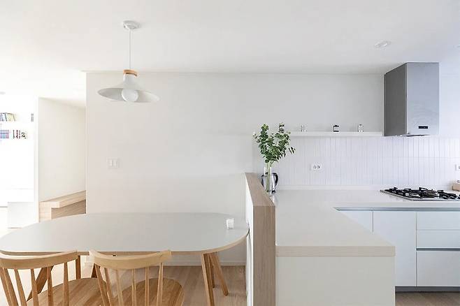 출처: 오늘의집에서 전문가 인테리어보기 (▲ 이미지 클릭)