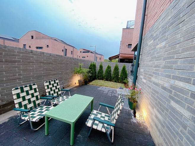 출처: <의자> 정보 보러가기 (▲ 이미지 클릭)