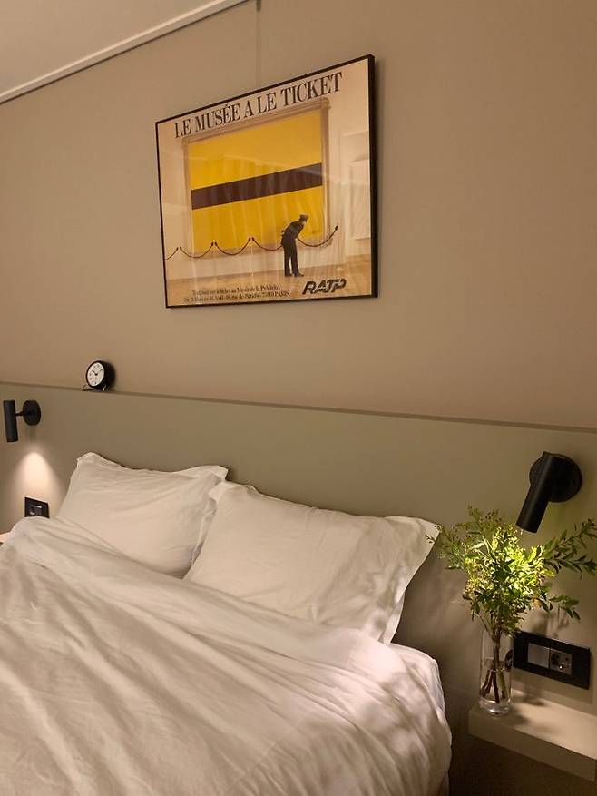 출처: <시계> <침대> 정보 보러가기 (▲ 이미지 클릭)