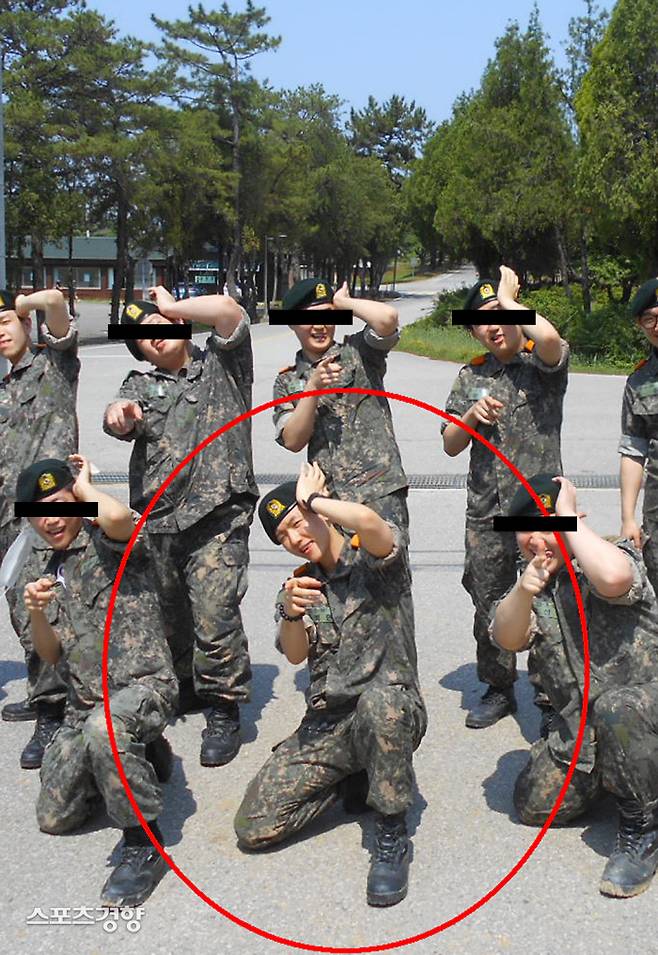 The recent military life of EXO member Baekhyun has been known.Army Training released a platoon in the 23rd regiment on the home page, which shows Baekhyun on the 25th.Baekhyun also reported a pleasant situation among the platoon members who took various comic Pose.The picture of Baekhyun spreads to the related community and is laughing.Baekhyuns fans continue to cheer on the Army Training home page.Baekhyun, who is training at Nonsan Army Training, entered his birthday on the 6th.After three weeks of basic military training here, he begins his alternate service as a social worker.Baekhyun was diagnosed with a fourth-degree hypothyroidism, which has been treated for a long time, the agency said.Baekhyun began his military service for the sixth time among EXO members, following Siu Min, Dio, Suho, Chen, and Chan Yeol.The cancellation of the call of Baekhyun is scheduled for February 5, 2023.