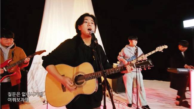 대학 수업 과제로 부른 ‘과제곡’. 그는 이 수업에서 A+를 받았다. [유튜브 나는이무진이다 캡처]
