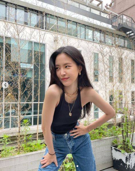 /사진=손나은 인스타그램