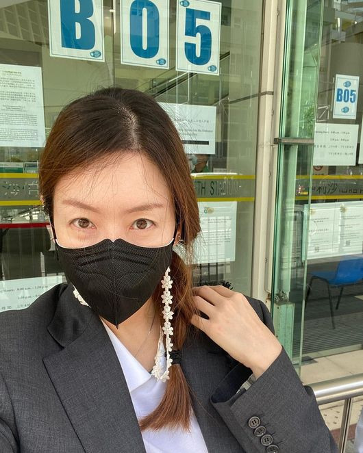 Actor Kim Jung-Eun has completed vaccinations with her Husband and Corona 19 in Hong Kong.On the morning of the 28th, Kim Jong Eun posted several self-portraits with her Husband, saying, Vaccinated!In the photo, Kim Jong Eun is wearing a mask on a street in Hong Kong and showing off his beautiful visuals. Kim Jong Eun shared his pleasant daily life by adding cute stickers to his Husbands face.In addition, Kim Jong Eun released the vaccine confirmation letter, as well as a warm atmosphere by leaving a reply to the fans comments Be careful of health.Meanwhile, Kim Jung-Eun has been living in Hong Kong since he married a Korean-American businessman in 2016. In October last year, he returned to the house theater after a long time through MBN My Dangerous Wife.Kim Jong Eun SNS