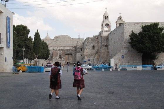 이스라엘에 있는 예수 탄생지 베들레헴은 팔레스타인 자치구에 있다. 그래서 예루살렘에서 베들레헴으로 건너갈 때는 삼엄한 경계와 초소를 통과해야 했다. 사진은 베들레헴에 있는 오래된 성이다.