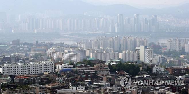 서울 남산에서 내려다 본 시내 아파트·주택 단지 [연합뉴스 자료사진]