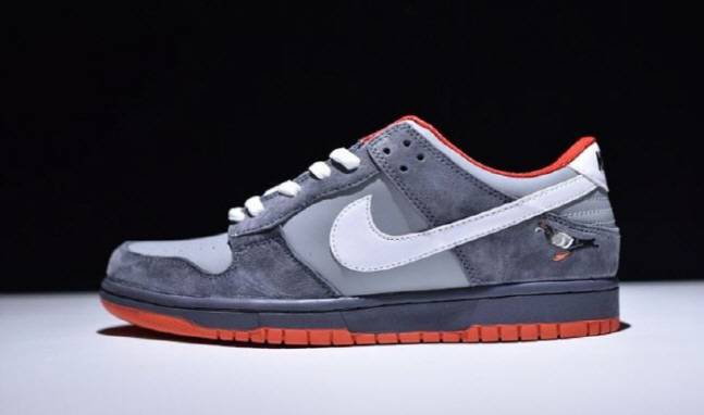 뉴욕의 디자이너 제프 스테이플과 나이키가 협업한 `나이키 덩크SB 로우 스테이플 NYC 피죤` [사진 출처 = 풋셀]