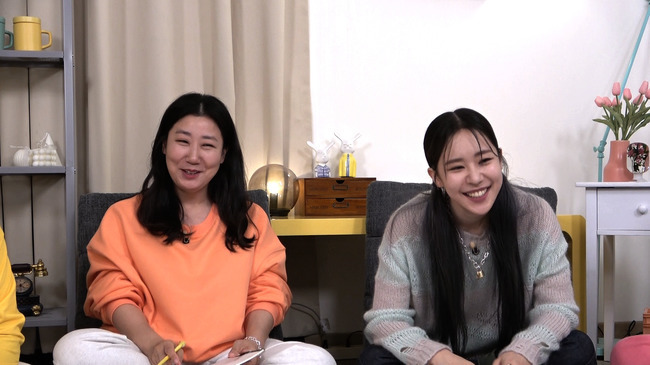 Ra Mi-ran, who transformed into Rapper in Problem Child in House, reveals an anecdote that received special coaching from 2son.KBS 2TV entertainment Problem Child in House, which will be broadcast at 10:40 pm on June 1, is a quiz program that Kim Yong-man, Song Eun-yi, Kim Sook, Jin Young-don, and Min Kyung-hoon solve common sense problems. The new song Ra Mi-ran will be released for the first time.Ra Mi-ran, who revealed his high-level rap skills on the day, actually attracted Attention by revealing that he had been coached by Son.She said, I first heard the duet song and I felt like the song was too calm and empty. I asked the eighteen-year-old son and told him that the song that can be heard more comfortably than the bread is popular these days.Ra Mi-ran said, After that, I have always been confirmed by Son and practiced rap.Ra Mi-ran, who said that he learned Rapper Miran after watching Show Me Money 9, joked that It would be fun to meet Miran, and Song Eun-yi was doing his job. Rapper Miran said, I had a direct e-mail to Song Eun-yi. I sent a self-certified self-portrait because I was afraid of misunderstanding it as spam.