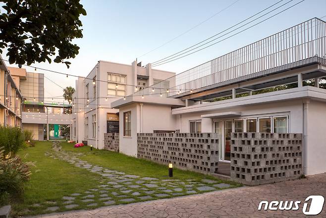 제주북초등학교에 위치한 김영수 도서관 전경.© 뉴스1