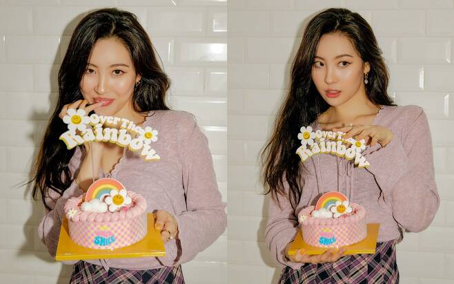 Singer Sunmi has let off a deadly charmOn the first day, Sunmi posted several photos on his Instagram with the article Over the rainbow.Sunmi in the photo is holding an Ice cream cake and taking various facial expressions and poses.Sunmi, a rich hairstyle, attracted attention with a variety of faces ranging from freshness to a deadly expression of sexy.In his appearance, Jessie and Heize admired each with comments such as So pretty and Wow...On the other hand, Sunmi acted as a tail in February and recently acted as a special DJ in KBS Cool FM Raise the volume of strong Hanna.