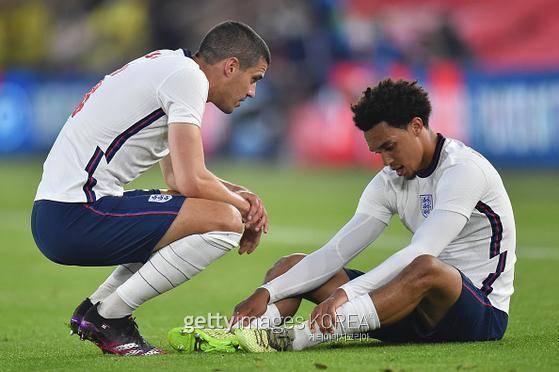 3일(한국시간) 오스트리아와의 A매치서 부상을 당한 트렌트 알렉산더-아놀드(리버풀). 사진=게티이미지