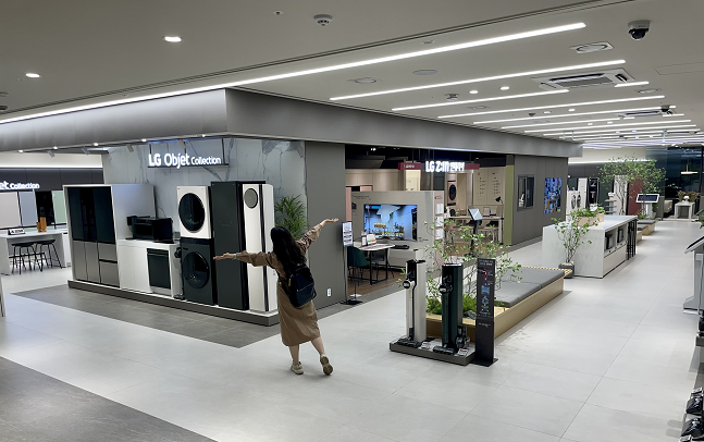 야간 무인 매장을 운영 중인 LG베스트샵 서초본점. /사진=백유진 기자 byj@