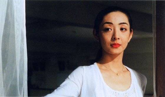 영화 '쉘위댄스'의 여주인공 쿠사카리 타미요. [사진 쉘위댄스 스틸]