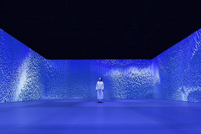 Groundseesaw Myeondong’s opening exhibition, “Blue Room” (Media & Art)