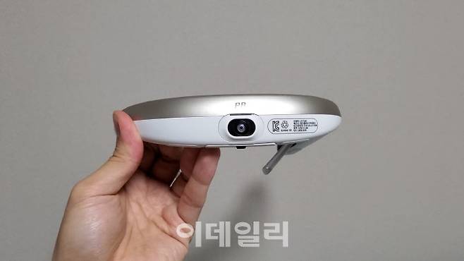 캐논 웨어러블 카메라 ‘FITT360 PB’의 제품 후면 모습.