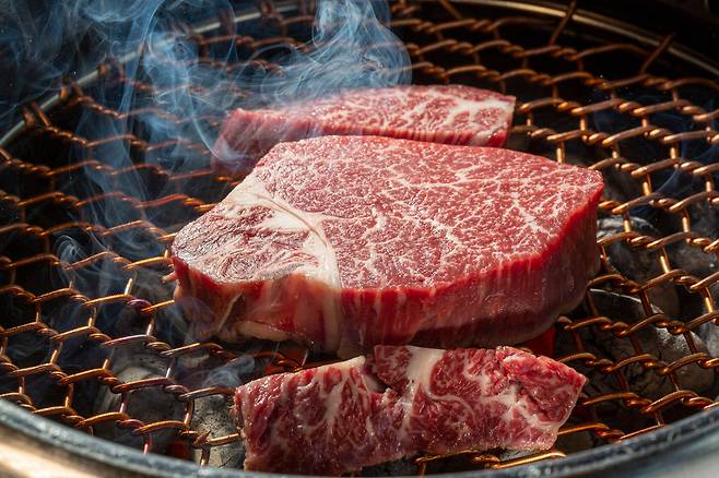 마블링이 섬세하게 들어간 서울 상암동 한우 전문점 ‘배꼽집’ 안심./이신영 영상미디어 기자