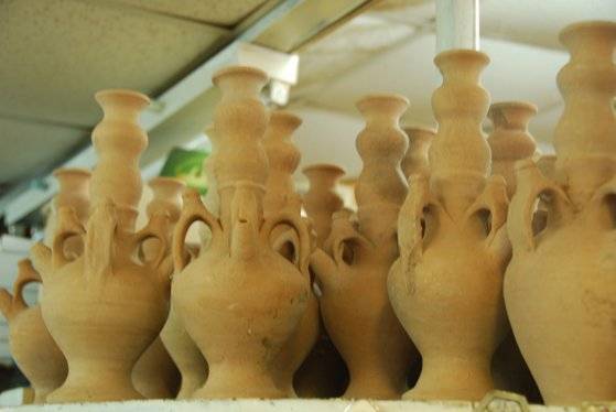 예수님 당시에 포도주를 담아서 따랐던 병이 이렇게 생겼다. 손잡이가 세 개인 점이 특이하다. 오른손으로 잡고 물을 부으며 왼손을 씻은 다음, 오른손을 씻기 위해 왼손으로 잡을 깨끗한 손잡이가 필요했다. 그래서 손잡이가 세 개다. 그만큼 유대인은 정결례를 중요하게 생각했다. 백성호 기자