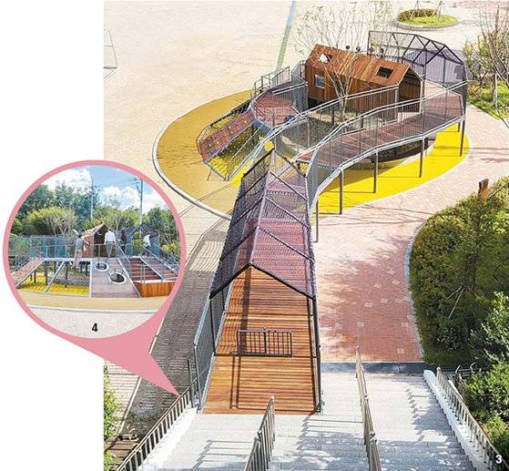 3, 4 배봉산 기슭에 있어 경사가 심한 배봉초에 맞춤형으로 제작한 놀이터. [사진 이유에스플러스건축]