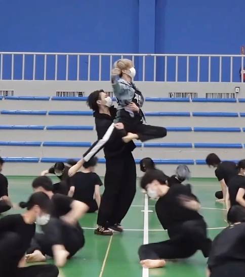 '우아하거나 귀엽거나' 방탄소년단 지민, 안무 연습 영상 '갭사이神' 무대천재