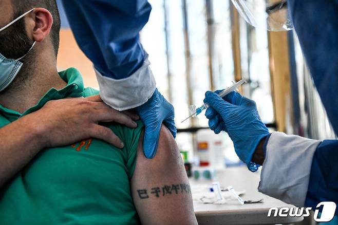 미국의 코로나19 백신 접종 횟수가 3억회를 넘어섰다. © AFP=뉴스1
