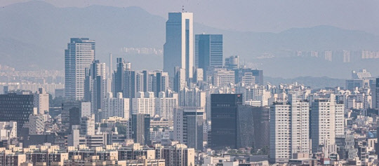 서울 남산에서 바라본 압구정, 삼성동 일대 아파트 밀집 지역 모습. <연합뉴스>