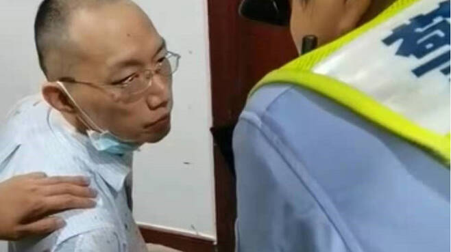 중국 공안에 체포된 미국 명문대 출신 중국 대학 교수 강 씨(왼쪽)