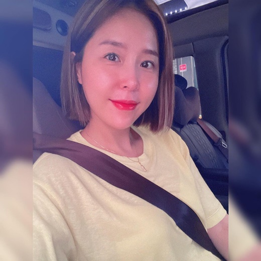 Group Koyote member Shin Ji reported on healthy current status after the Corona 19 vaccination.Shin Ji told his Instagram on the 10th, Condition is completely restored!!!! I slept well yesterday, and my headache disappeared.I have only a little left of the injection site ~ # commuting and posted a picture.The photo released shows Shin Ji sitting in the car staring at the camera, with lantern eyes and a bright smile showing Shin Jis 100-point condition.The sparkling skin also attracts attention.Shin Ji announced the first vaccination of AstraZeneca residual vaccine through Instagram.Since then, high fever, muscle aches, headaches, chills came to sleep at night, and now my head is a little heavy and bruised.Shin Ji has reported on his current situation at work after his condition recovery.Shin Ji made his debut as a group Koyote in 1998; he is currently DJing MBC standard FM Jung Jun Ha, Shin Jis Single Bumble Show.
