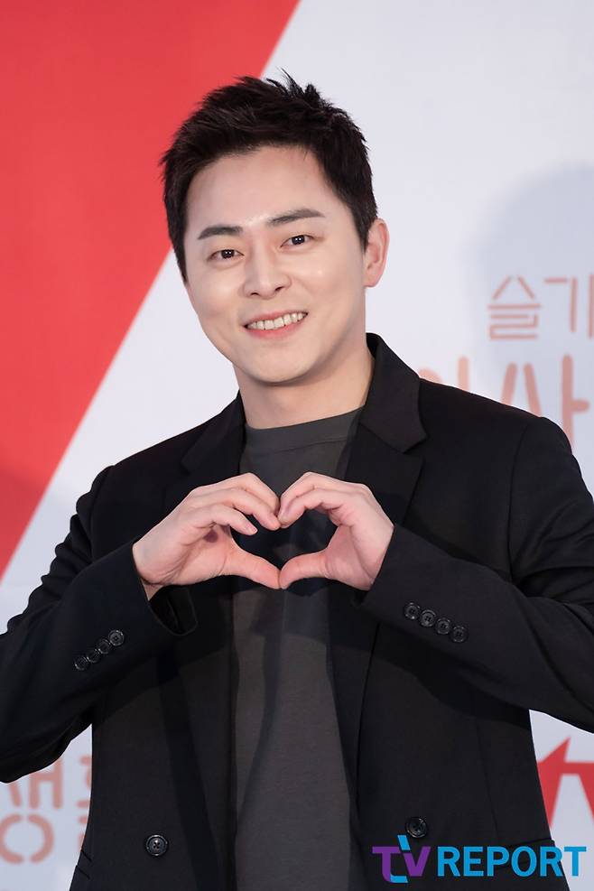 Actor Jo Jung-suk poses at the TVN Thursday drama Sweet Doctors Season 2 production presentation, which was broadcast live on Online on the afternoon of the 10th.On the other hand, Seul-in 2 is a drama about the chemistry of 20-year-old friends who can see people living in a special day-to-day life and people who live in a hospital called a miniature version of life that someone is born and someone ends life. It is broadcasted at 9 pm on the 17th.