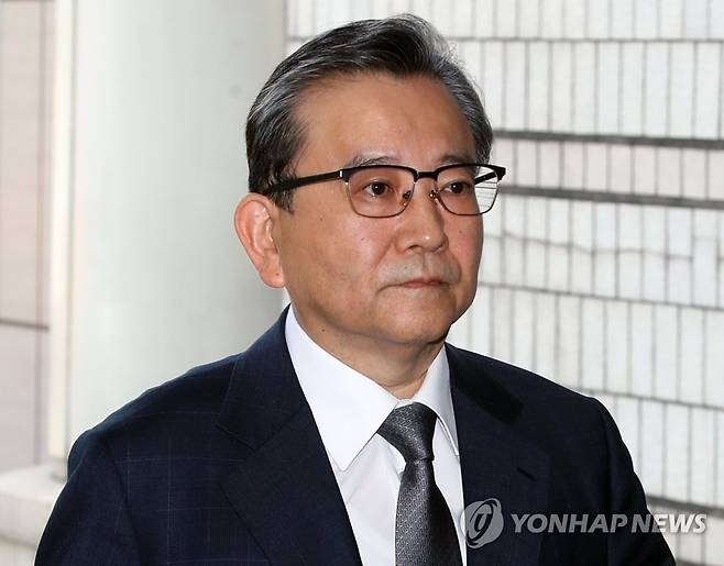 대법, 김학의 보석 허가…8개월만에 석방 사진은 지난 2019년 5월 서울중앙지법에서 열린 구속 전 피의자 심문에 출석하는 김 전 차관의 모습. [연합뉴스 자료사진]