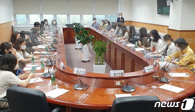 11일 시교육청 정책회의실에서 '2021년 제1회 강북·강남 교육복지사 통합협의회'를 개최했다.(울산교육청 제공)© 뉴스1