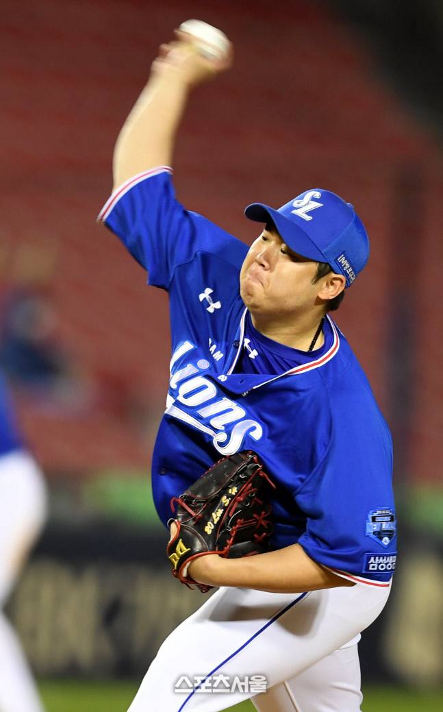 삼성 투수 이승현이 8일 서울 잠실야구장에서 열린 2021 KBO리그 두산 베어스와 삼성 라이온즈의 경기 8회 역투하고 있다. 2021. 4. 8. 잠실 | 최승섭기자 thunder@sportsseoul.com