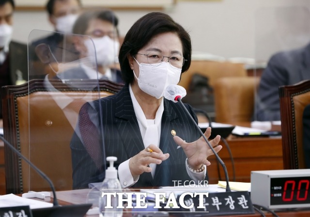 11일 법조계에 따르면 서울동부지검은 지난 9일 시민단체 법치주의바로세우기행동연대(법세련)가 추 전 장관을 고발한 4개의 사건에 모두 각하 처분을 내렸다. /남윤호 기자