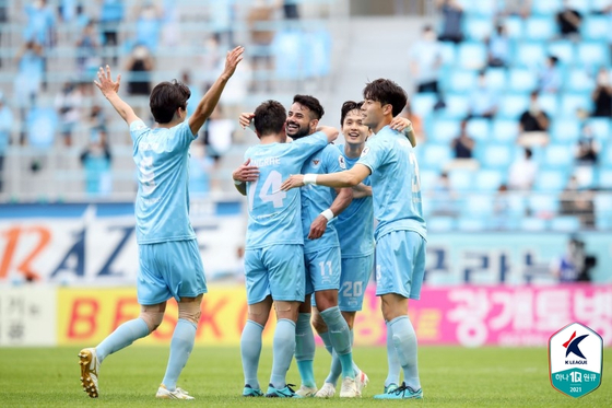 Daegu FC celebrates their win against Gangwon FC on Sunday at the DGB Daegu Bank Park in Daegu. [K League]