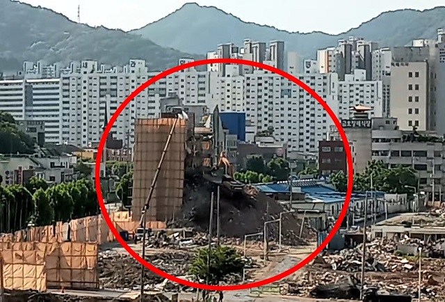 철거건물 붕괴참사 현장으로부터 320ｍ 떨어진 상가 6층서 목격한 당일 아침 상황. 연합뉴스