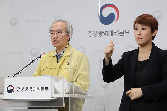 코로나19 브리핑하는 권준욱 부본부장. 연합뉴스