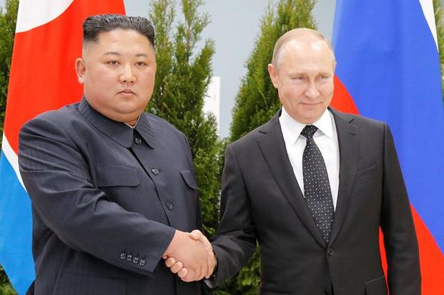 2019년 4월 25일 김정은 북한 국무위원장과 블라디미르 푸틴 러시아 대통령이 블라디보스토크에서 정상회담을 하고 있다. /연합뉴스