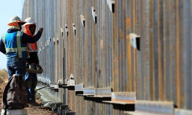 미-멕시코 국경 장벽 공사 장면. EPA연합뉴스