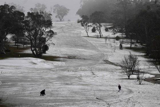 지난 10일 한파가 찾아온 호주 시드니 인근 블루마운틴에 눈이 내려 쌓인 모습. AFP=연합뉴스